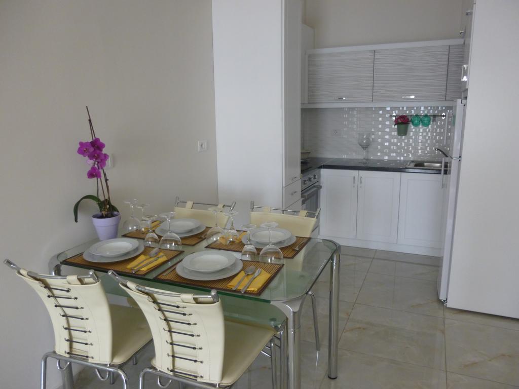 Amarilis Luxury Apartment Sarande Bilik gambar